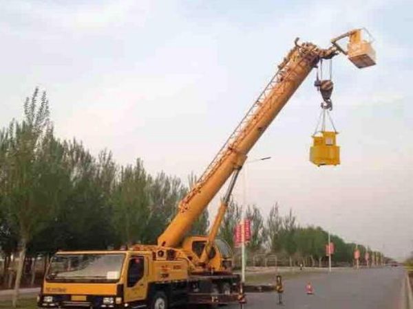 万全县吊车出租_安全的运用吊车出租问题不容忽视